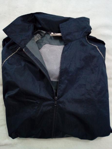 Nepremokavy kabát, s