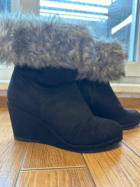 Kotnikove čižmy s kožušinkou, 39