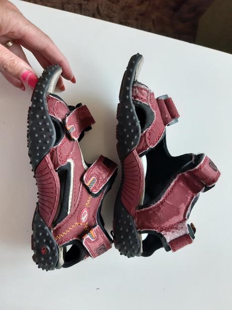 Športové sandále, 32