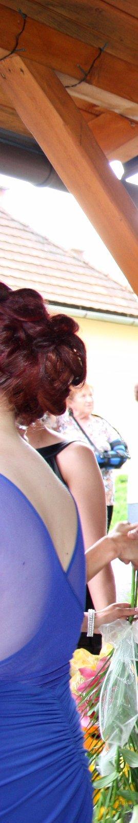 Šaty kráľovsko-modrej farby, 44