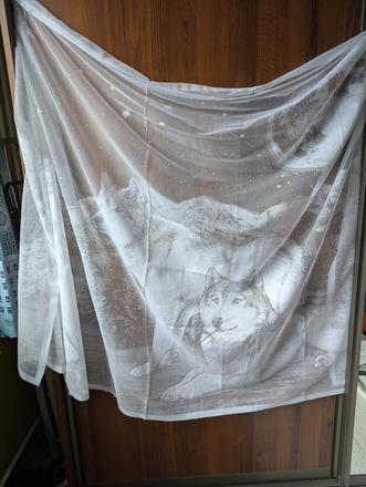 Biela záclona s motívom husky,