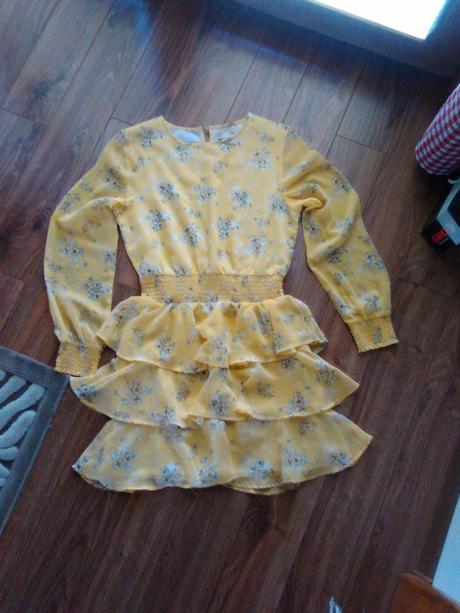 Predam dievcenske letne saty, 158