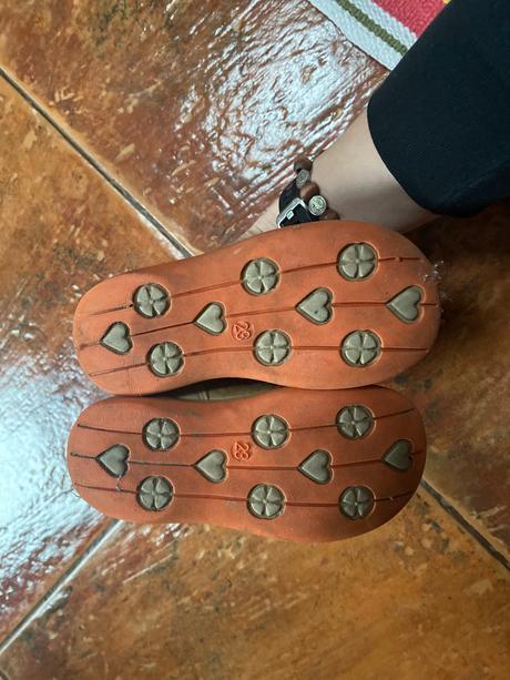 Sandalky plne tripos, c. 23, tripos,23