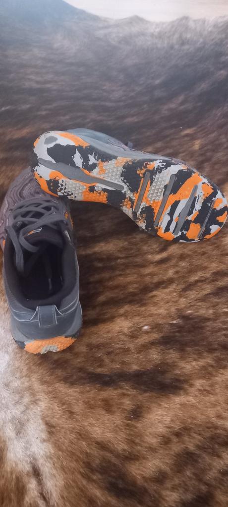 Botasky, under armour,38