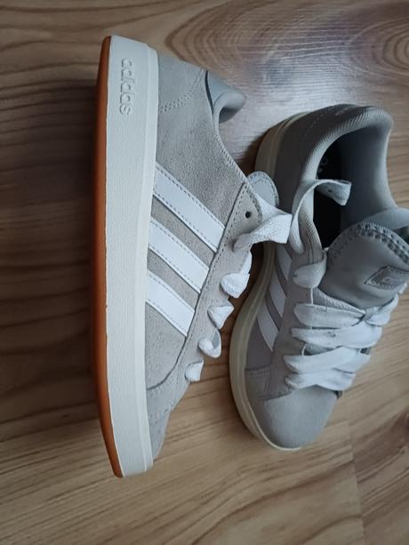 Predam, adidas,37