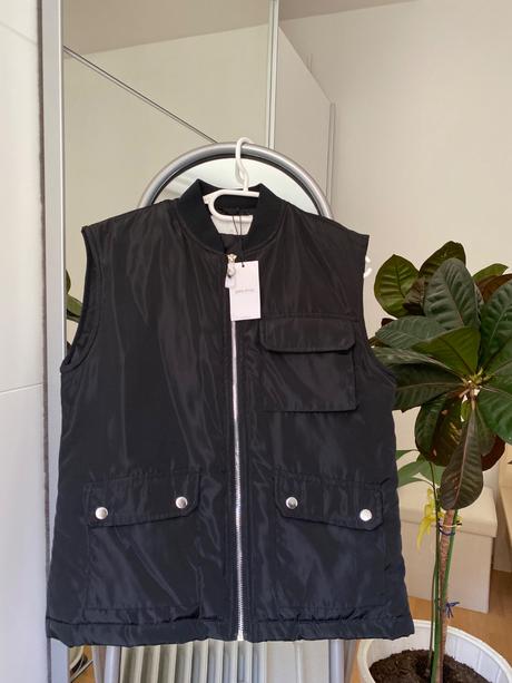 Vesta bomber, gate,34