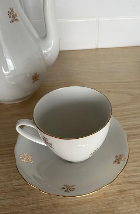Bielo - zlatá porcelánová čajová súprava bohemia,