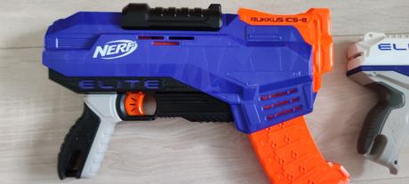 Nerf pištole + náboje, 