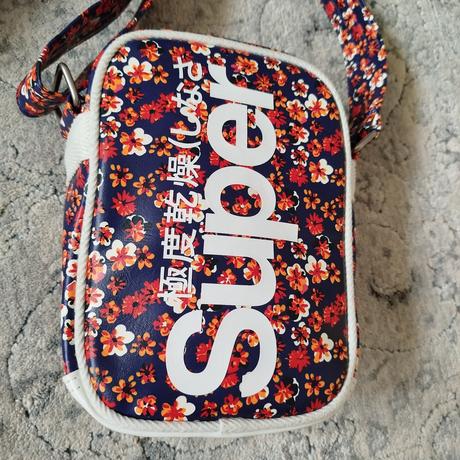 Značková taštička superdry, superdry