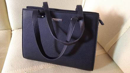 Predám kabelku lara bags čiernu krátkonosenú, 