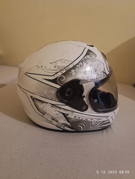 Prilba na motorku,