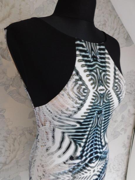 Kvalitne pekne šaty, 34