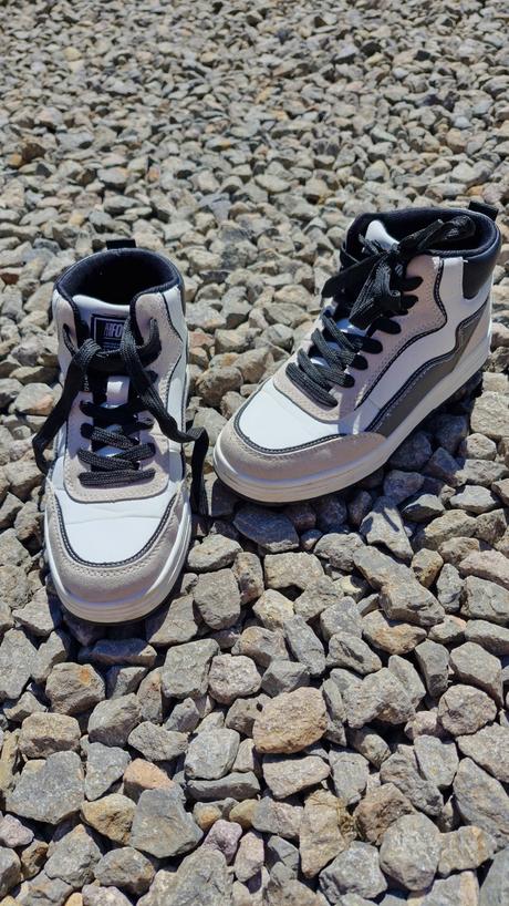 Botasky, reserved,36