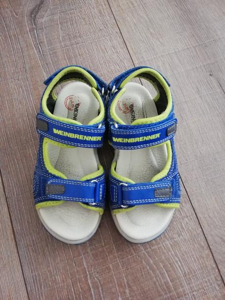 3x obuté kožené sandále, 27