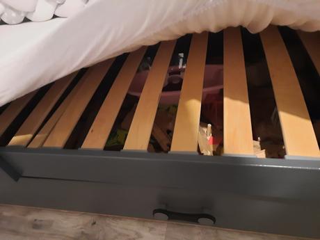 Predám detskú posteľ, šírka (cm): 80,dĺžka (cm): 160