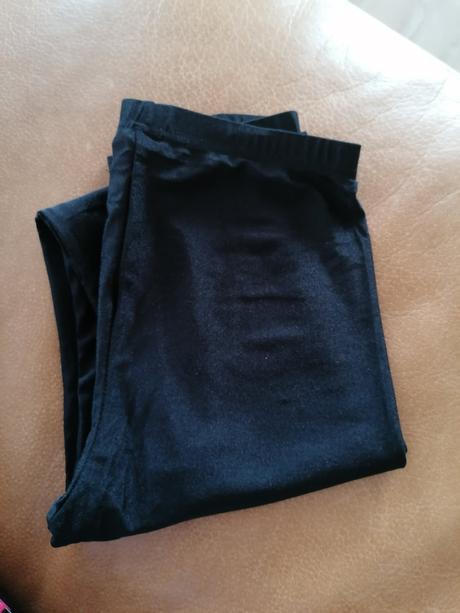 Čierne lesklé legíny uni,