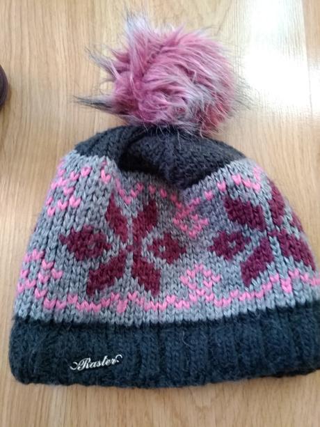 Dievčenská čiapka, 56