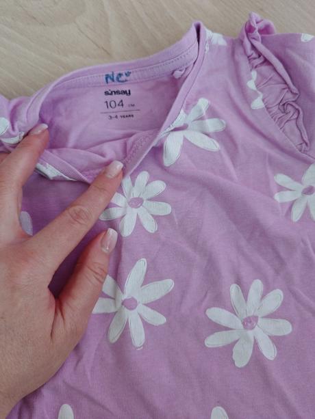 Fialové tričko s kvetinami 104, sinsay,104