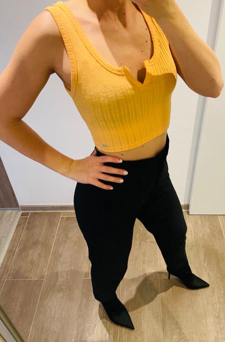Krátky oranžový crop top, pull&bear,s