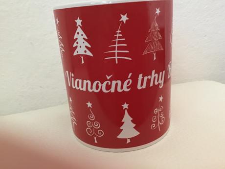 Šálka s nápisom vianočné trhy bratislava, 