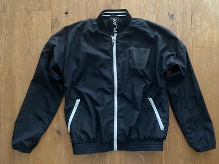 Cierna sustakova bunda, replay,xs