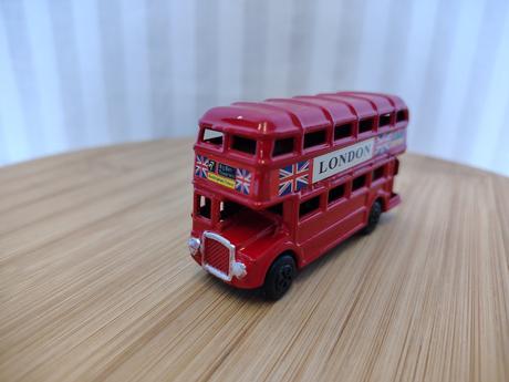 Kovový autobus londýn awn s orezávadlom, 9 cm,