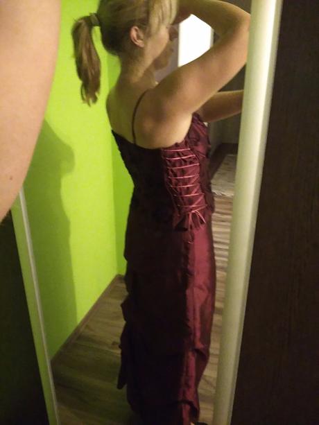 Bordovy plesovy komplet, l