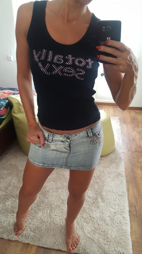 Cierne tielocko s napisom, tally weijl,s