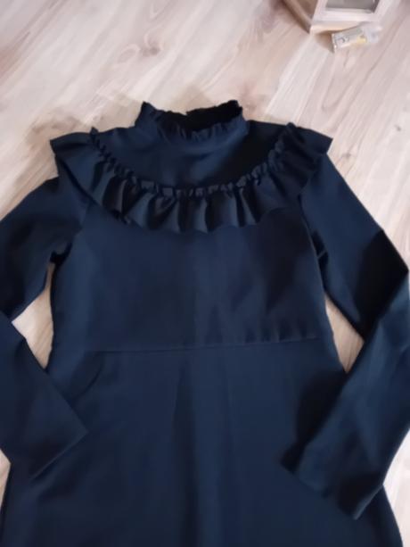 Šaty s volánikmi, m