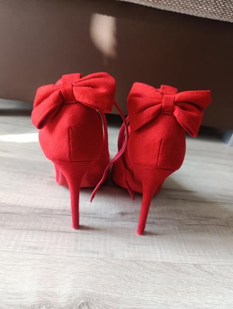 Nádherné červené lodičky, 37