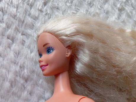 Retro blond barbie 1,
