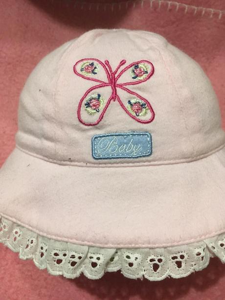 Klobúčiky na leto s motýlikom, pásikavý, 9 ks, rada,74