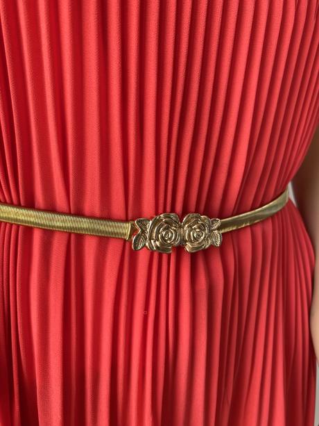 Elegantné plisované šaty chantall s opaskom, chantall