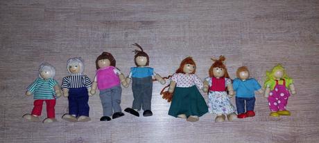 Dreveny domcek s prislusenstvom,