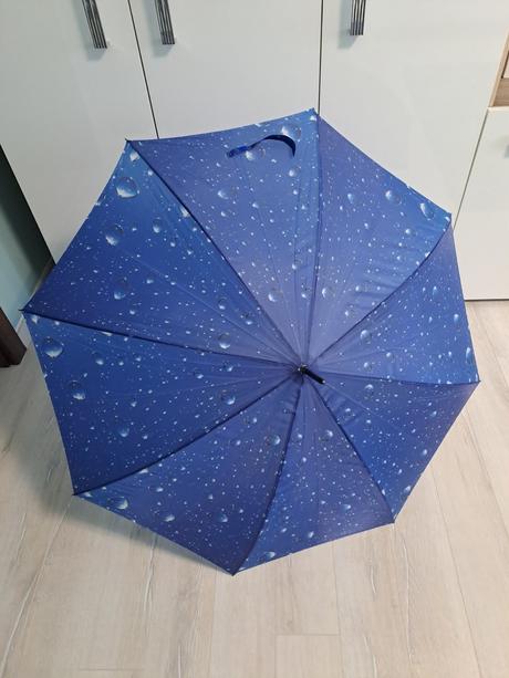 Veľký dáždnik dažďové kvapky,