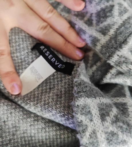 Nekonečný šál reserved, reserved