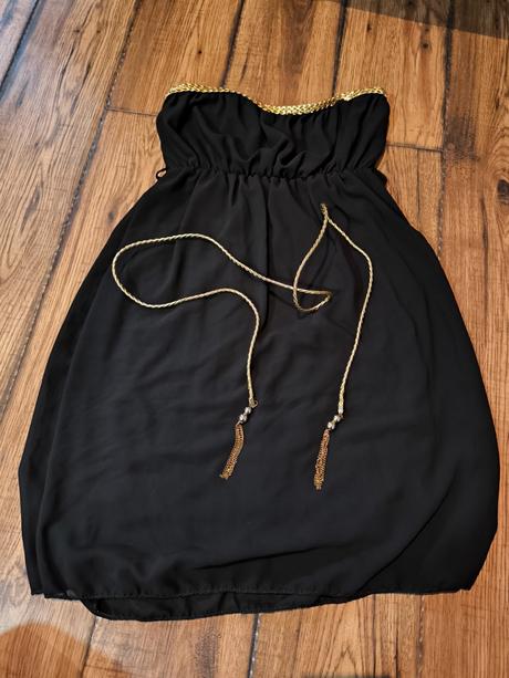 Čierne šaty s opaskom, s