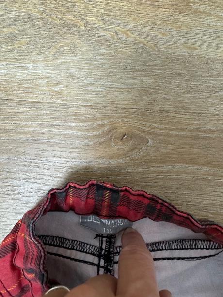 Kárované skinny destination, 134