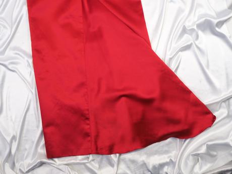 Kvalitné červené spoločenské šaty, s