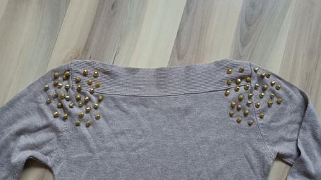 Sveter s ozdobenými ramenami, xs