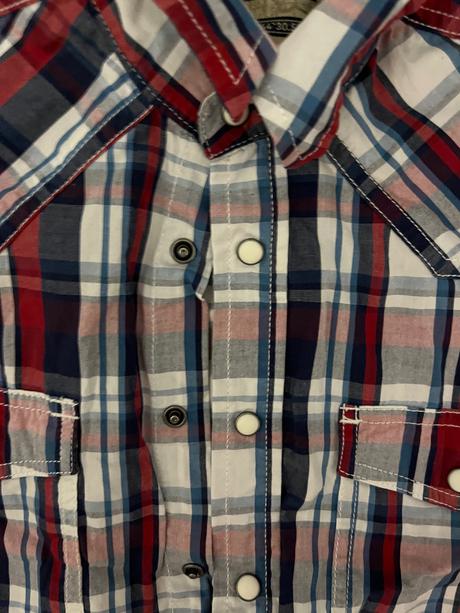 Kárované košeľa s ozdobnými pukačkami, s