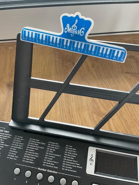 Keyboard /klávesy/ malé digitálne piáno,