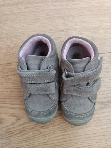 Tenisky s motylikmi, protetika,23