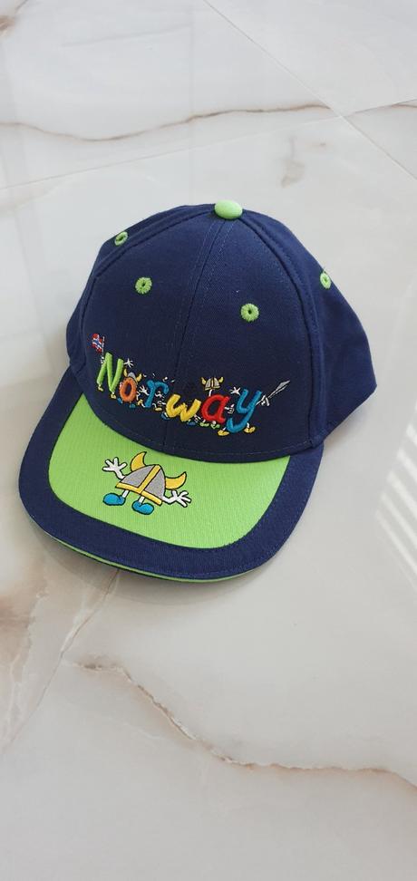 1x oblečená šiltovka, 104