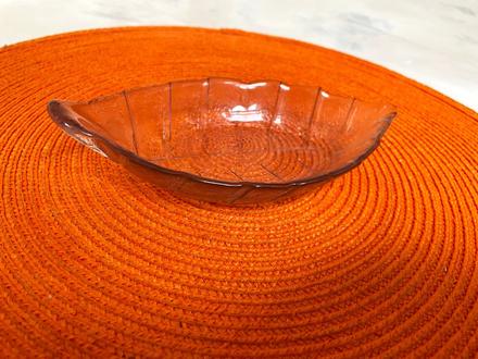 Sklenená starožitná mištička,