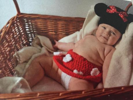 Minnie obelecena raz na fotenie, 56