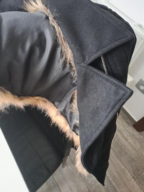 Kabát s okrasnou kožušinkou, s