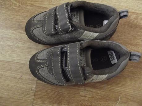 Málo nosené botasky, 23