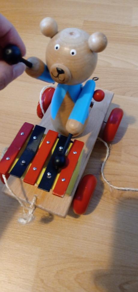 Drevená hračka na ťahanie - macko, 