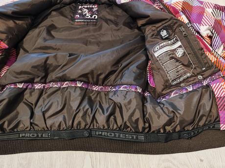 Lyžiarska bunda protest, 40